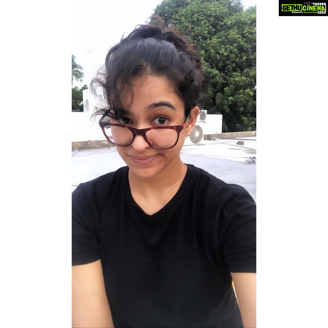 Misha Ghoshal Instagram - When ppl say specs suits me nd i b like “lemme take a few selfies nd check for myself”, 🤓 just a reason to take more selfies lol 😂 #specs #black #casual #realme