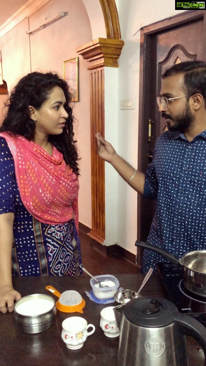 Misha Ghoshal Instagram - Being a pro homemaker is no joke, that's why I challenged @thiyaga_07 to take up the Preethi homemakers challenge with me. Take a look at how it went & do try out the challenge at your home. Don’t forget to tag @preethikitchenappliances while posting. #Preethikitchen #indiankitchen #Homemakers #homemaking #homemakerlife #helpinghands #onehomemanyhomemakers
