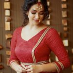 Misha Ghoshal Instagram - ✨✨ Team Wardrobe and styling: @Nirali_design_house Muse : @meesha.ghoshal Mua: @Vijiknr Photography : @arunprasath_photography Photo edit : @memoriesbysubash @subash1010 Jewellary: @bronzerbridaljewellery Location: @novotelchennaiomr Special thanks to : @weddingvows.in , @itsme_daksh @rays_of_eternal_sunshine #traditional #halfsaree #photoshoot #collaboration #instagram #instagood #instamood #nirali #indianactress #actorlife #makeover