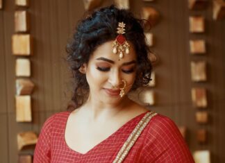 Misha Ghoshal Instagram - ✨✨ Team Wardrobe and styling: @Nirali_design_house Muse : @meesha.ghoshal Mua: @Vijiknr Photography : @arunprasath_photography Photo edit : @memoriesbysubash @subash1010 Jewellary: @bronzerbridaljewellery Location: @novotelchennaiomr Special thanks to : @weddingvows.in , @itsme_daksh @rays_of_eternal_sunshine #traditional #halfsaree #photoshoot #collaboration #instagram #instagood #instamood #nirali #indianactress #actorlife #makeover