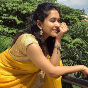 Misha Ghoshal Instagram - Yellow makes me glow ✨✨✨