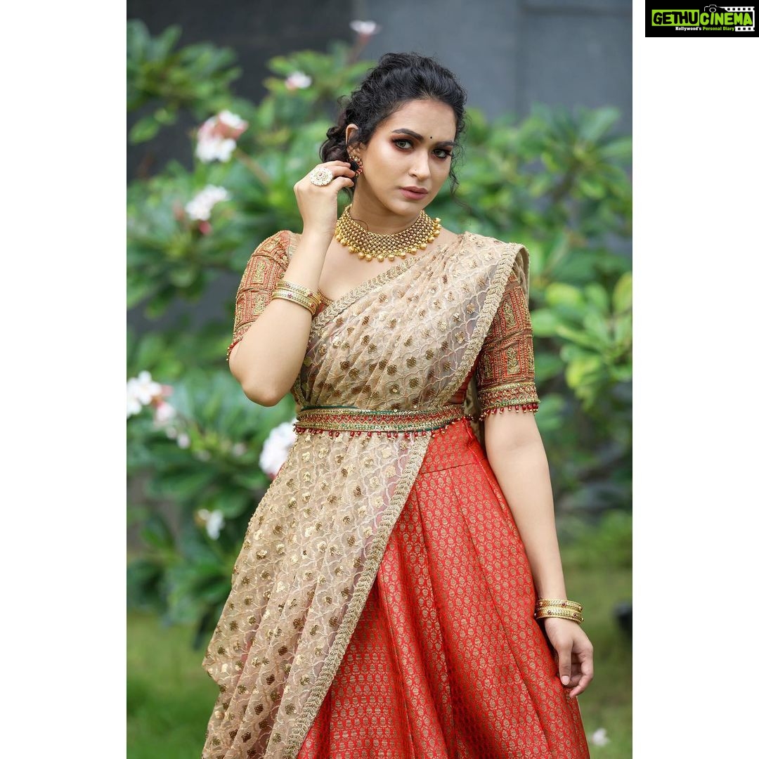 Misha Ghoshal Instagram - ✨✨✨ Team Wardrobe and styling: @Nirali_design_house Muse : @meesha.ghoshal Mua: @Vijiknr Photography : @arunprasath_photography Photo edit : @memoriesbysubash @subash1010 Jewellary: @bronzerbridaljewellery Location: @novotelchennaiomr Special thanks to : @weddingvows.in , @itsme_daksh @rays_of_eternal_sunshine #traditional #halfsaree #photoshoot #collaboration #instagram #instagood #instamood #nirali #indianactress #actorlife #makeover