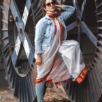 Misha Ghoshal Instagram - ✨ Designer: @styleupramyasekar Saree : @dd_silkhouse. blouse: @ramya_sekar_design_studio MUA: @devismakeupartistry hairstylist: @rama_sareedrapist Jewellery: @chennai_jazz Photography: @portraitsbyunni and @infinity_skylight #photography #photoshoot #styling #fushion #chennai #omr #denimjacket #denim #saree #actor #actorslife #shoot