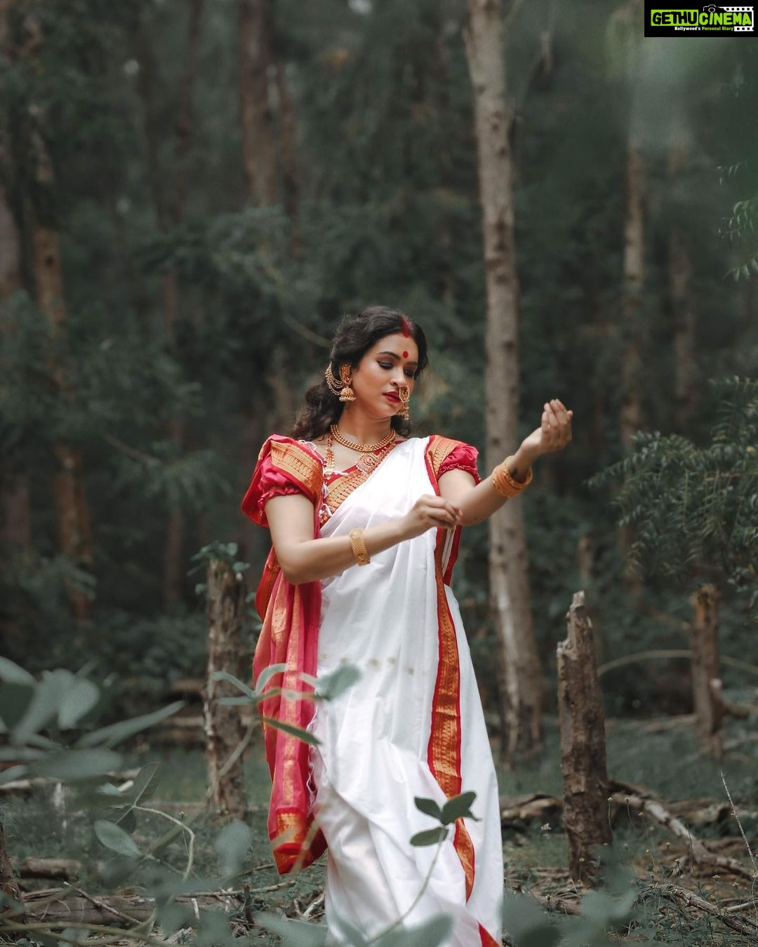 Misha Ghoshal Instagram - Maa Durga ✨ The power #happynavratri #happydurgapuja #bengali #festival #photoshoot #shootmode #makeover #beach Designer: @styleupramyasekar Saree : @dd_silkhouse. blouse: @ramya_sekar_design_studio MUA: @devismakeupartistry hairstylist: @rama_sareedrapist Jewellery: @chennai_jazz Photography: @portraitsbyunni and @infinity_skylight ECR