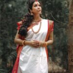Misha Ghoshal Instagram - Maa Durga ✨ The power #happynavratri #happydurgapuja #bengali #festival #photoshoot #shootmode #makeover #beach Designer: @styleupramyasekar Saree : @dd_silkhouse. blouse: @ramya_sekar_design_studio MUA: @devismakeupartistry hairstylist: @rama_sareedrapist Jewellery: @chennai_jazz Photography: @portraitsbyunni and @infinity_skylight ECR