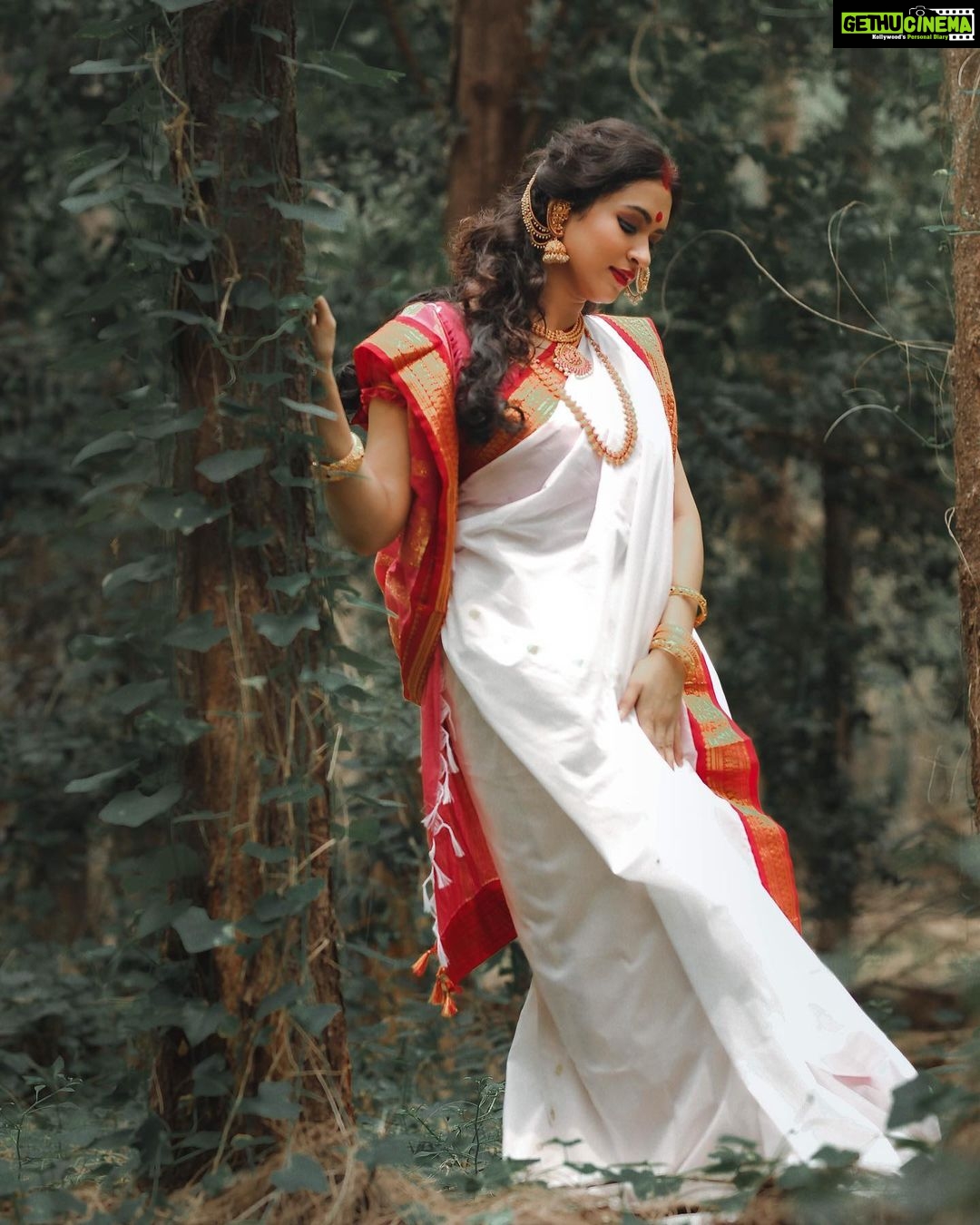 Misha Ghoshal Instagram - Maa Durga ✨ The power #happynavratri #happydurgapuja #bengali #festival #photoshoot #shootmode #makeover #beach Designer: @styleupramyasekar Saree : @dd_silkhouse. blouse: @ramya_sekar_design_studio MUA: @devismakeupartistry hairstylist: @rama_sareedrapist Jewellery: @chennai_jazz Photography: @portraitsbyunni and @infinity_skylight ECR