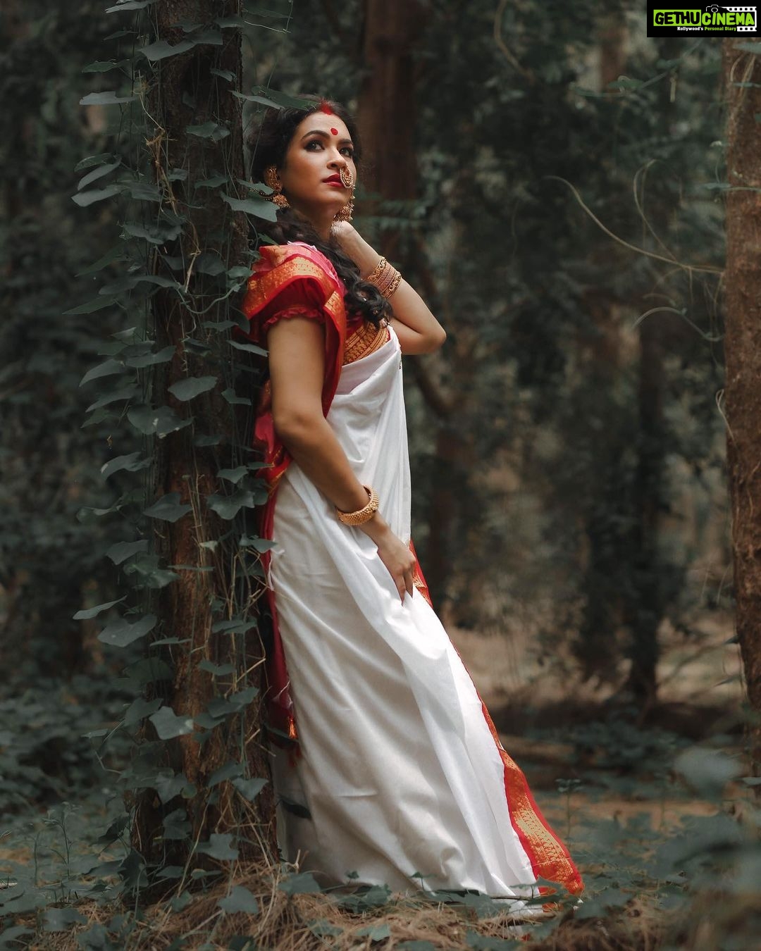 Misha Ghoshal Instagram - Maa Durga ✨ The power #happynavratri #happydurgapuja #bengali #festival #photoshoot #shootmode #makeover #beach Designer: @styleupramyasekar Saree : @dd_silkhouse. blouse: @ramya_sekar_design_studio MUA: @devismakeupartistry hairstylist: @rama_sareedrapist Jewellery: @chennai_jazz Photography: @portraitsbyunni and @infinity_skylight ECR