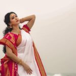 Misha Ghoshal Instagram - Maa Durga 😇 she visits us every yr this time to shower all her blessings, love, happiness nd many more ❤️ Happy Panchami 😇 #happynavratri #happydurgapuja #bengali #festival #photoshoot #shootmode #makeover #beach Designer: @styleupramyasekar Saree : @dd_silkhouse. blouse: @ramya_sekar_design_studio MUA: @devismakeupartistry hairstylist: @rama_sareedrapist Jewellery: @chennai_jazz Photography: @portraitsbyunni and @infinity_skylight