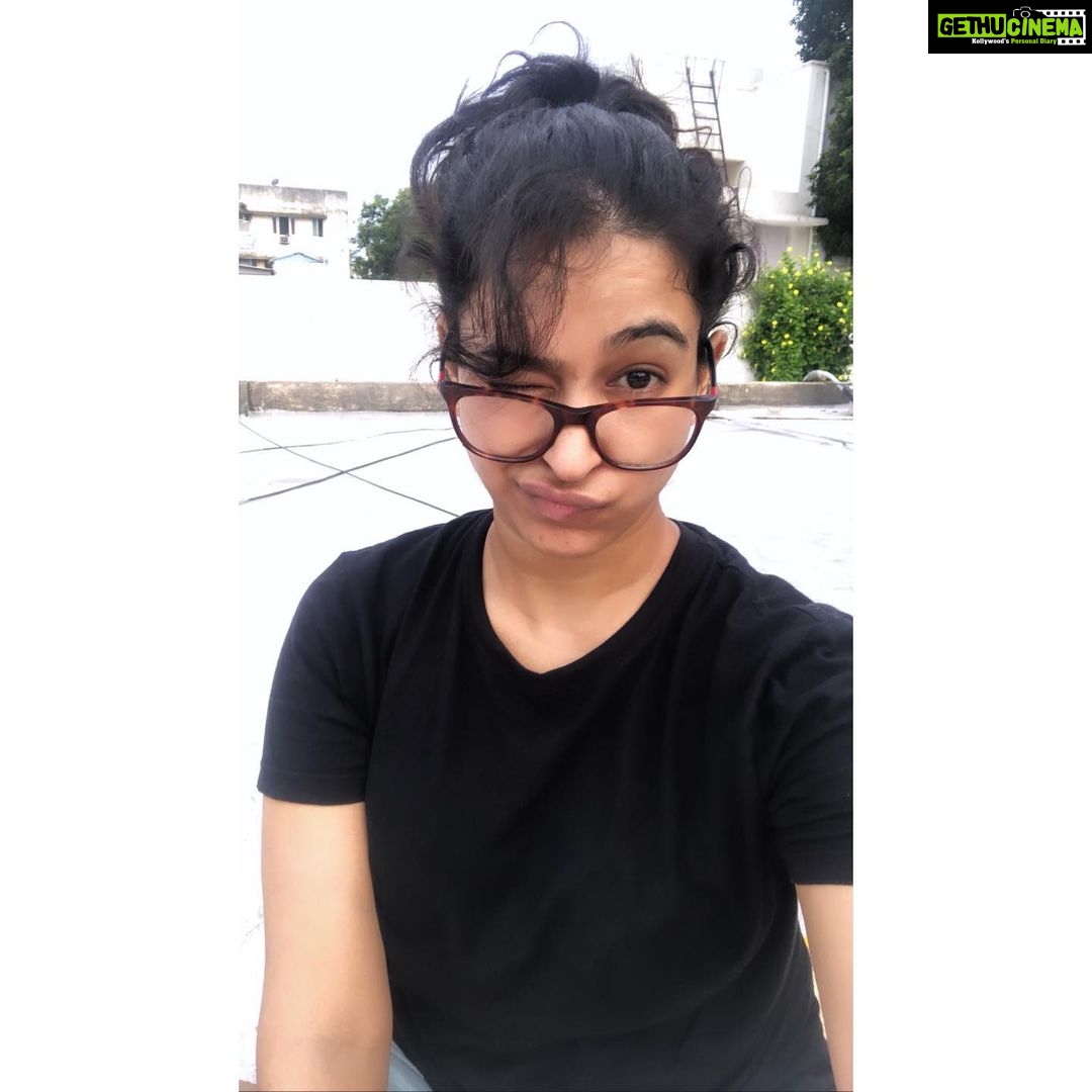 Misha Ghoshal Instagram - When ppl say specs suits me nd i b like “lemme take a few selfies nd check for myself”, 🤓 just a reason to take more selfies lol 😂 #specs #black #casual #realme