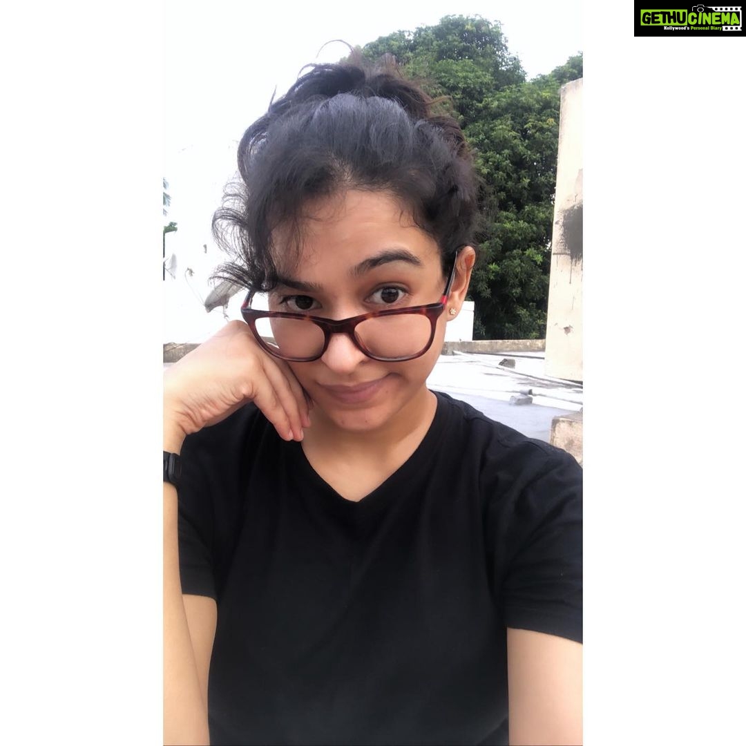 Misha Ghoshal Instagram - When ppl say specs suits me nd i b like “lemme take a few selfies nd check for myself”, 🤓 just a reason to take more selfies lol 😂 #specs #black #casual #realme