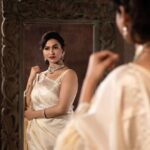 Misha Ghoshal Instagram - A white saree always speaks for itself ✨ H&M: @malathi_makeupartist Jewellery: @aaranyarentaljewellery Photography: @vickasraja_vr Assist: @greyshadowphotography Costume Brand @mabia_mb Designer @priyaregan_84 ... ... ... #traditional #chennaimakeupartist #adshoot #studiophotography #tamilfilmindustry #southindian #indianlook #actress #actresslife #kanchipuramsaree #chennai #chennaiphotographer #chennaimodels #dm #collab #shoot #meeshaghoshal #misha IStills