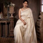 Misha Ghoshal Instagram - White saris will b in fashion forever ❤️ Costume Brand @mabia_mb Designer @priyaregan_84 H&M: @malathi_makeupartist Jewellery: @aaranyarentaljewellery Photography: @vickasraja_vr Assist: @greyshadowphotography ... ... ... #traditional #chennaimakeupartist #adshoot #studiophotography #tamilfilmindustry #southindian #indianlook #actress #actresslife #kanchipuramsaree #chennai #chennaiphotographer #chennaimodels #dm #collab #shoot #meeshaghoshal #misha