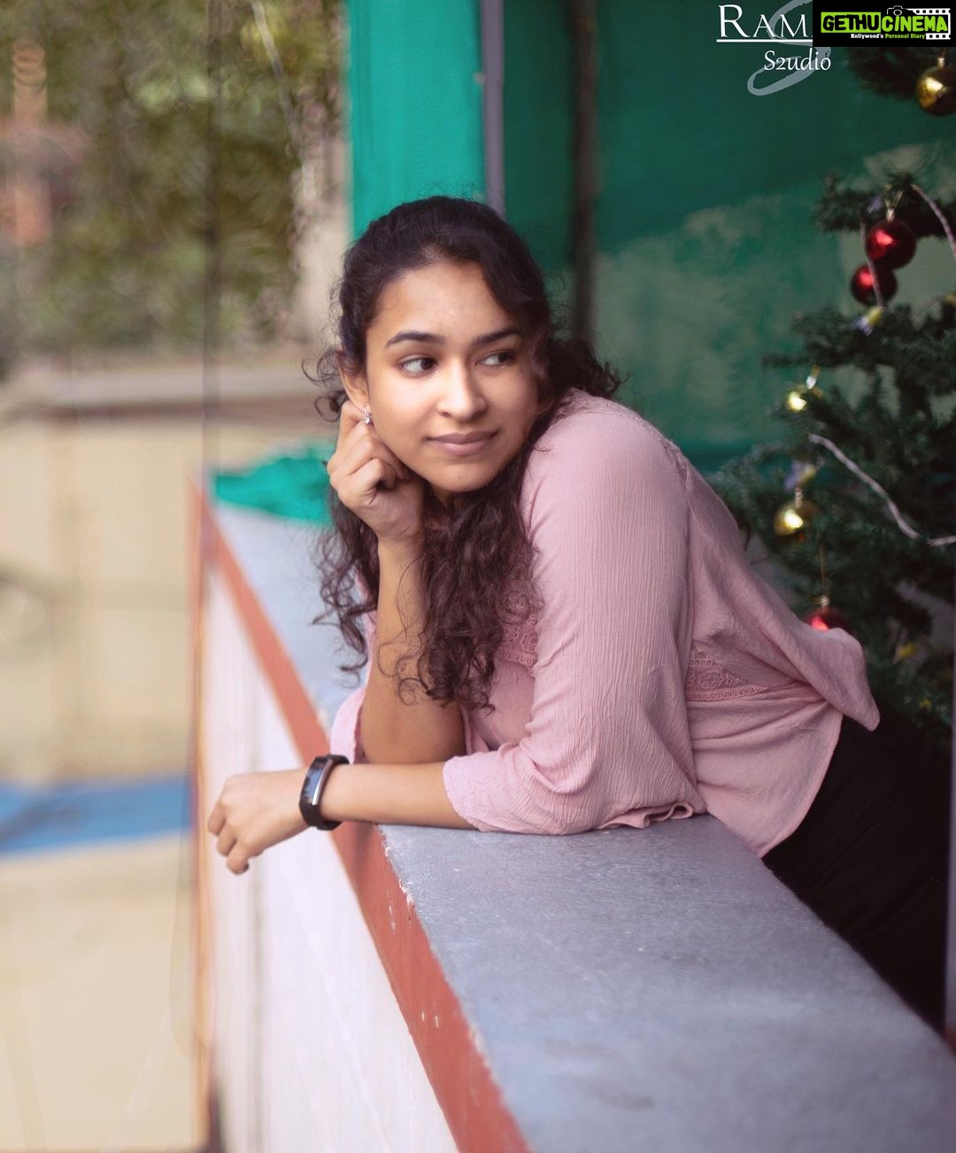 Misha Ghoshal Instagram - Y worry about “the tomorrow” that never comes... learn to smile for ur every “Today” 😁
