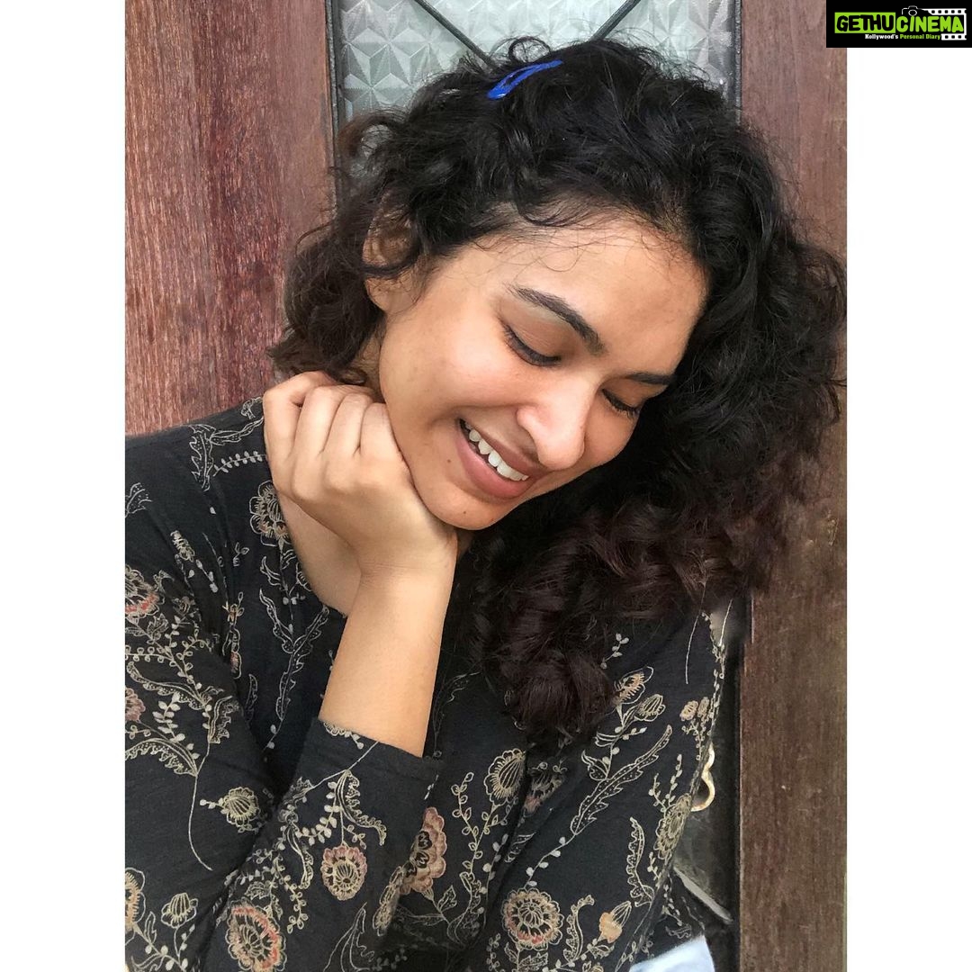 Misha Ghoshal Instagram - Happy Sunday ❤️ oh nd Happy Friendship’s Day toooo 🥰🥰🥰 lots nd lots of love to each 1 of u ❤️ #instafamily
