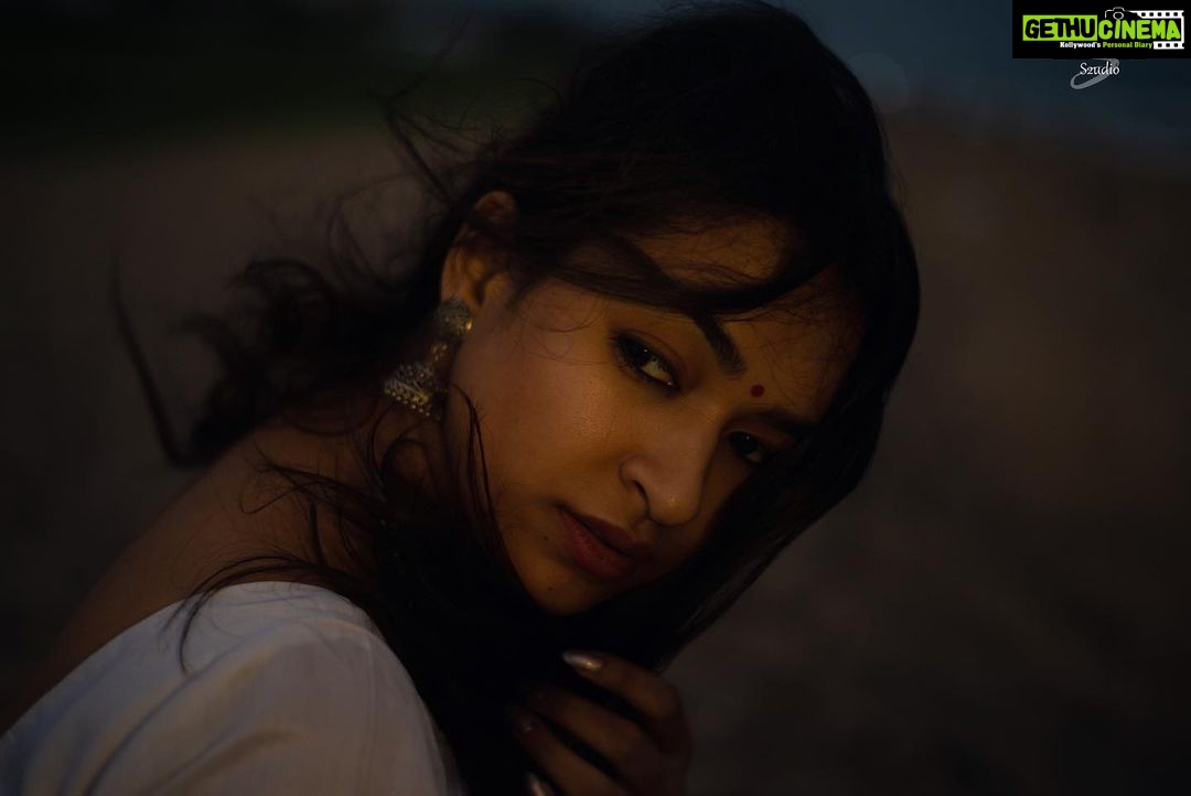 Misha Ghoshal Instagram - Wind blows through every bad decision u take in life,to b corrected... all u got to do is feel the wind Nd make the right decisions ❤️ PC: @ramani_s2udioofficial