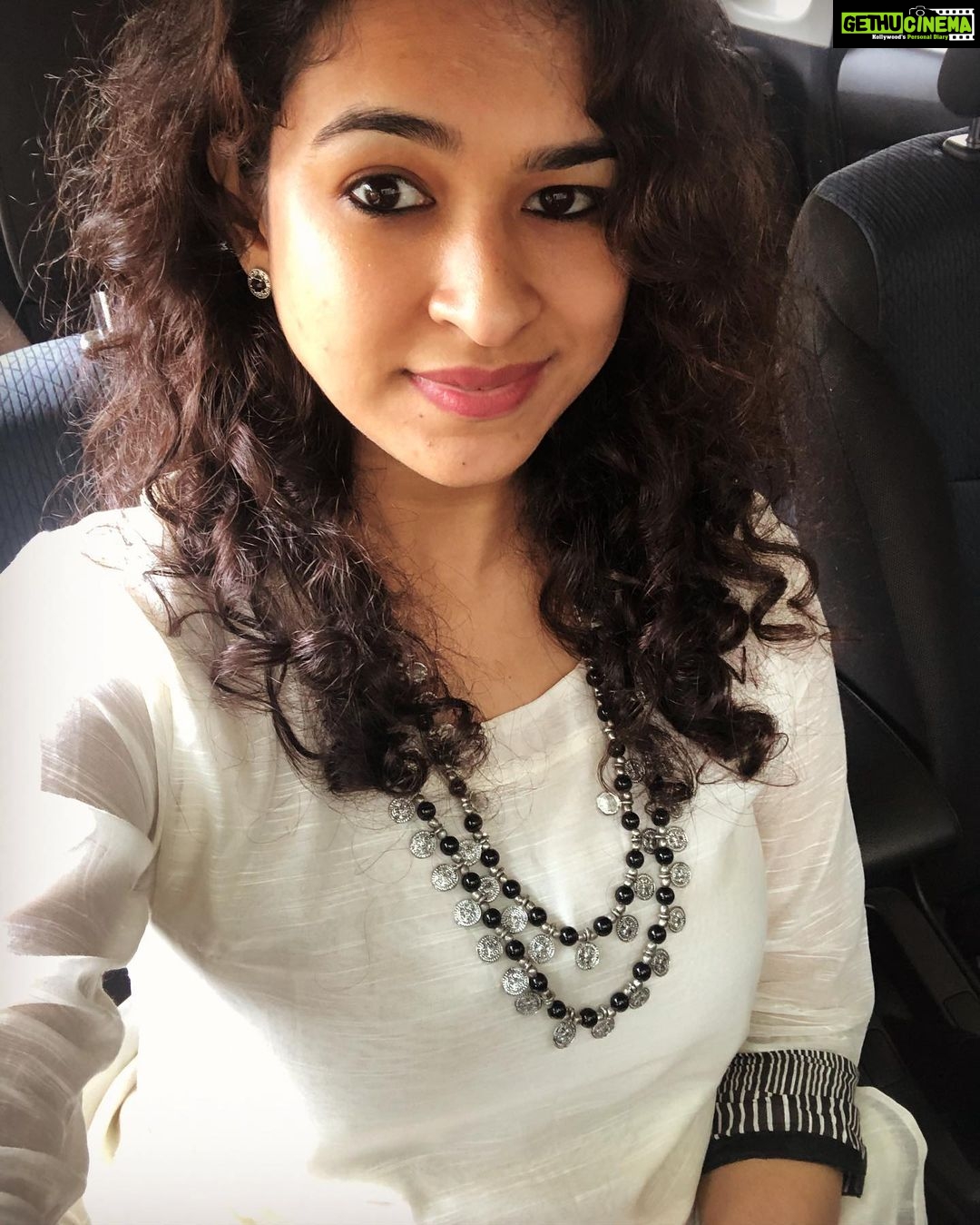 Misha Ghoshal Instagram - 🙂 yes i eat up my lipstick 💄 everyyyyytime 🙈
