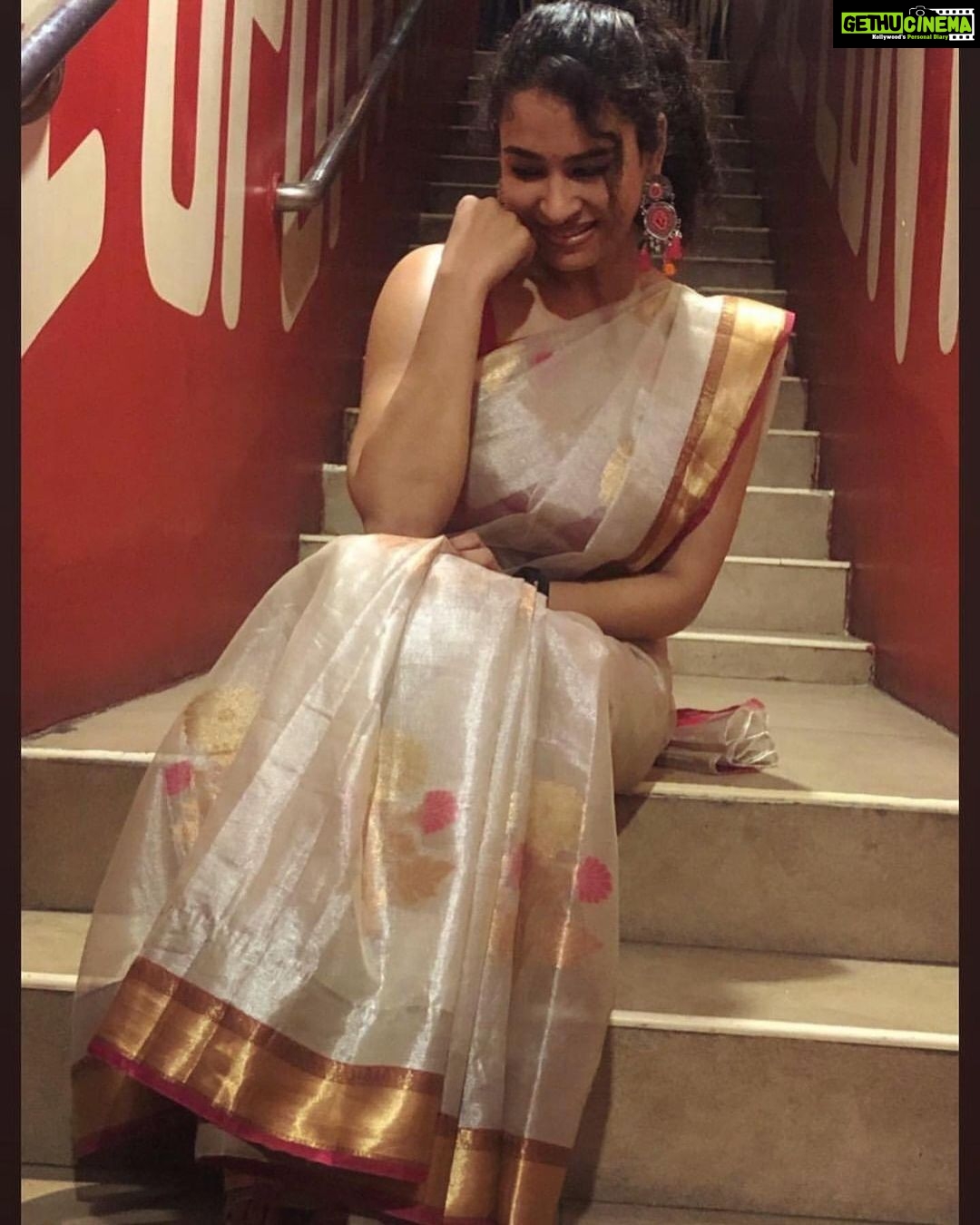 Misha Ghoshal Instagram - Thanx a ton @sekarsilks for sending me 1 of the best saris from ur upcoming collection ❤️ felt overwhelmed flaunting this beautiful sari 🙏🏼 wish u guys all the best 👍🏼 keep up the good work❤️ PC : @dr_rajma_chawal
