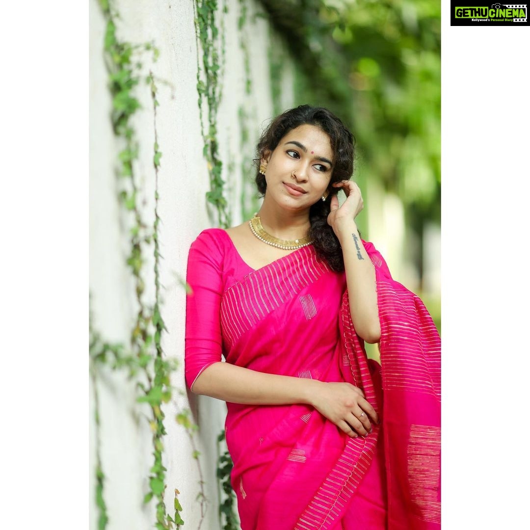 Misha Ghoshal Instagram - Good vibes only πΈπΌ #traditional #sarees PC: @camerasenthil π