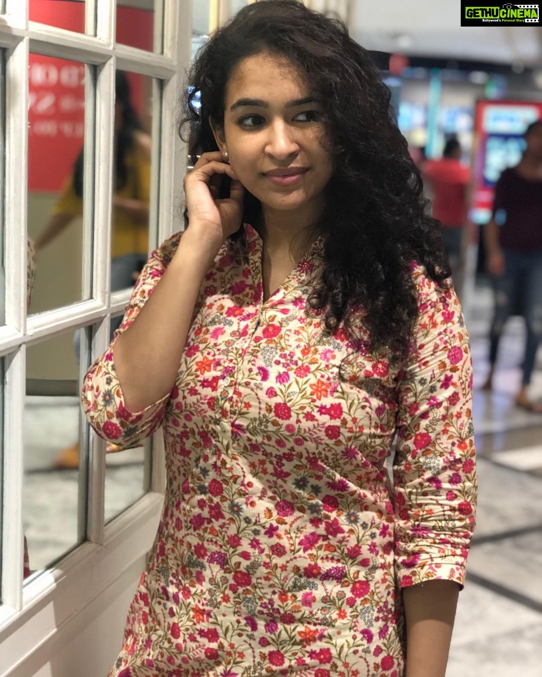 Misha Ghoshal Instagram - 🌹 #sundayvibes PC : @durgagurunadhan 🥰