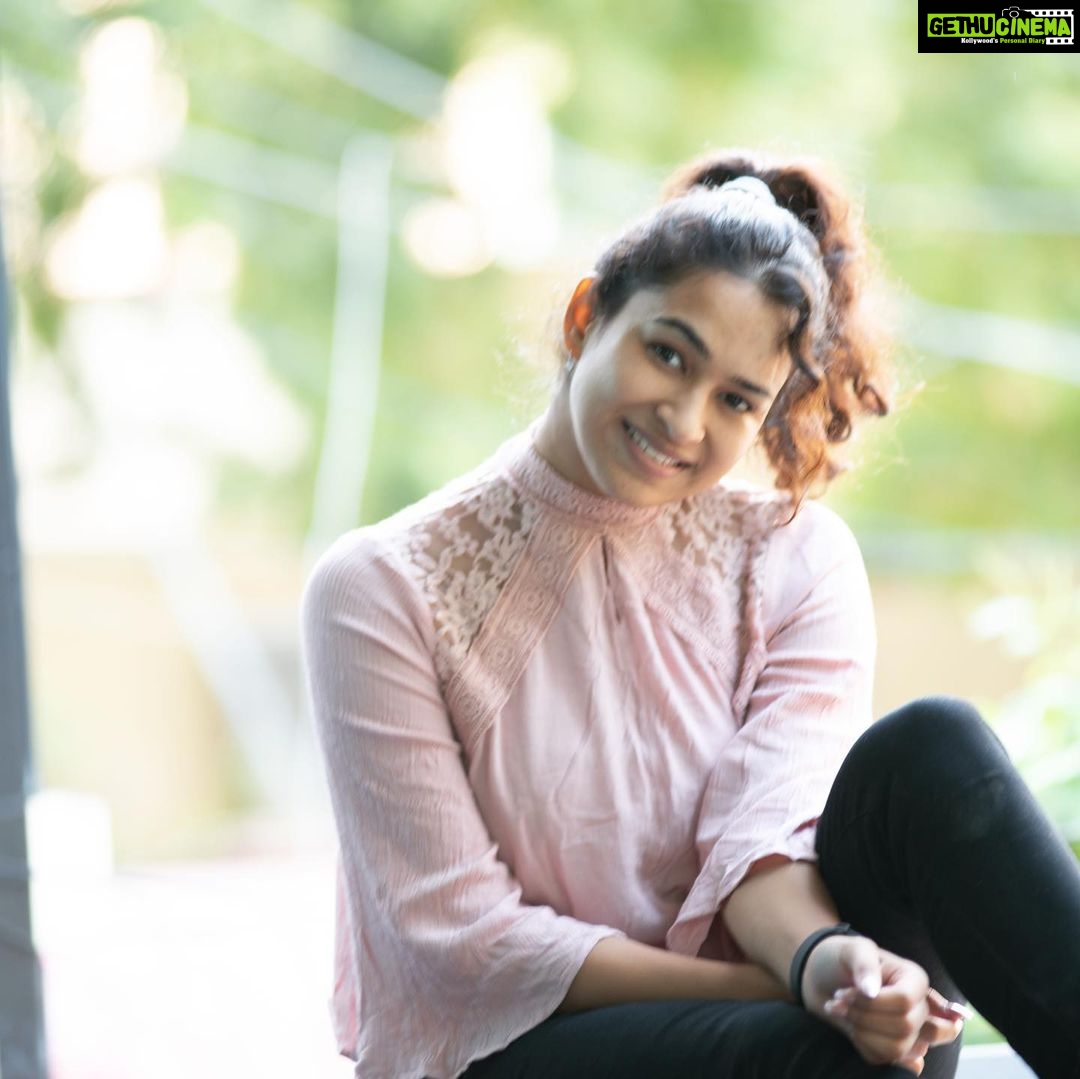 Misha Ghoshal Instagram - Learn to laugh at urself 😂 PC: @ramani_s2udioofficial