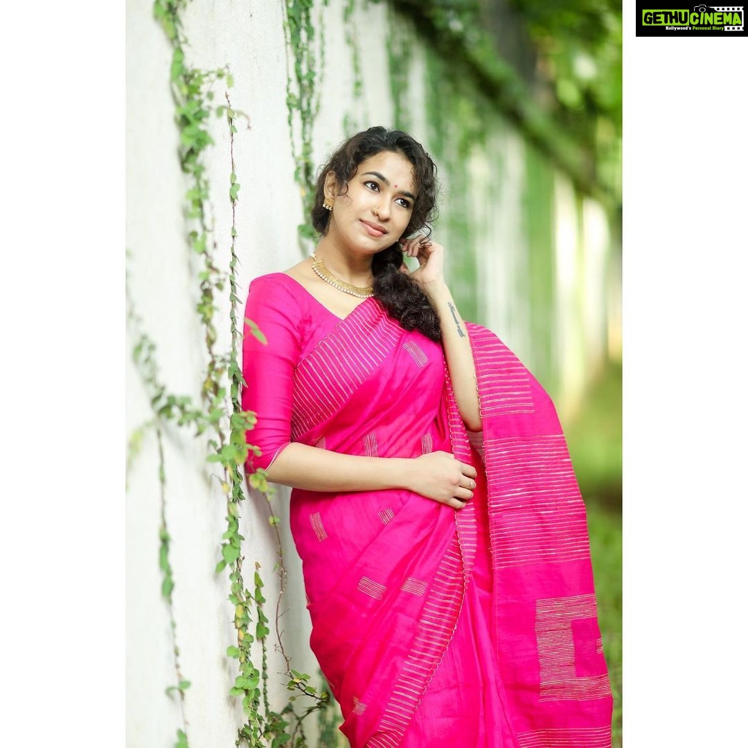 Misha Ghoshal Instagram - Good vibes only πΈπΌ #traditional #sarees PC: @camerasenthil π