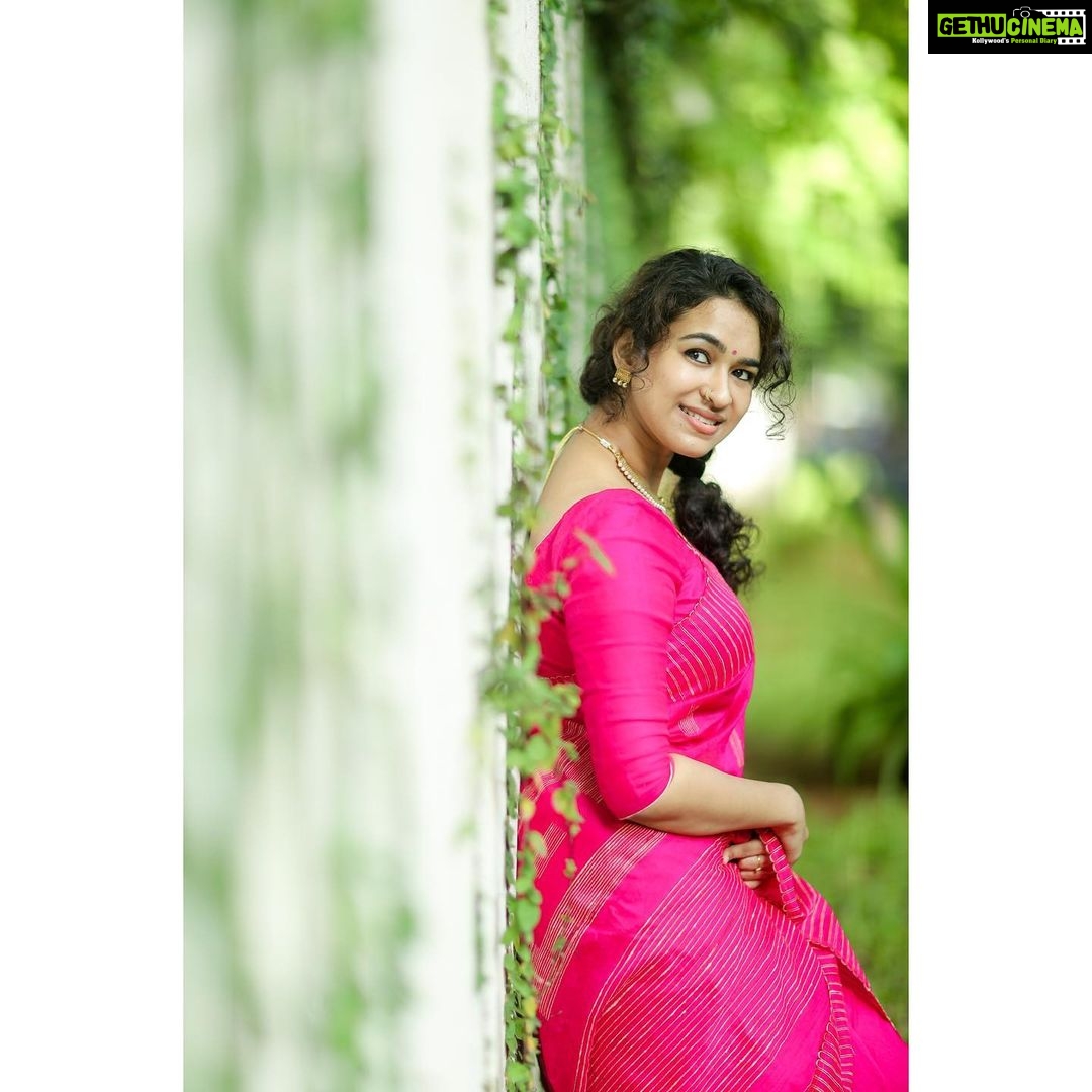 Misha Ghoshal Instagram - Good vibes only πΈπΌ #traditional #sarees PC: @camerasenthil π