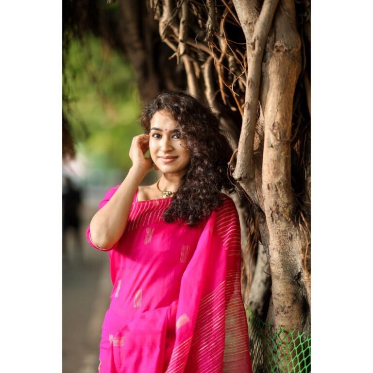 Misha Ghoshal Instagram - When you focus on the good, the good gets better 😁#sarees #newbeginnings #happyweekend ❤️ PC: @camerasenthil