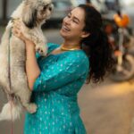 Misha Ghoshal Instagram – Got distracted by this cutie during a Photoshoot… but just look at her 😍 how could i resist myself from playing with this 1 ❤️
PC: @nirpadam