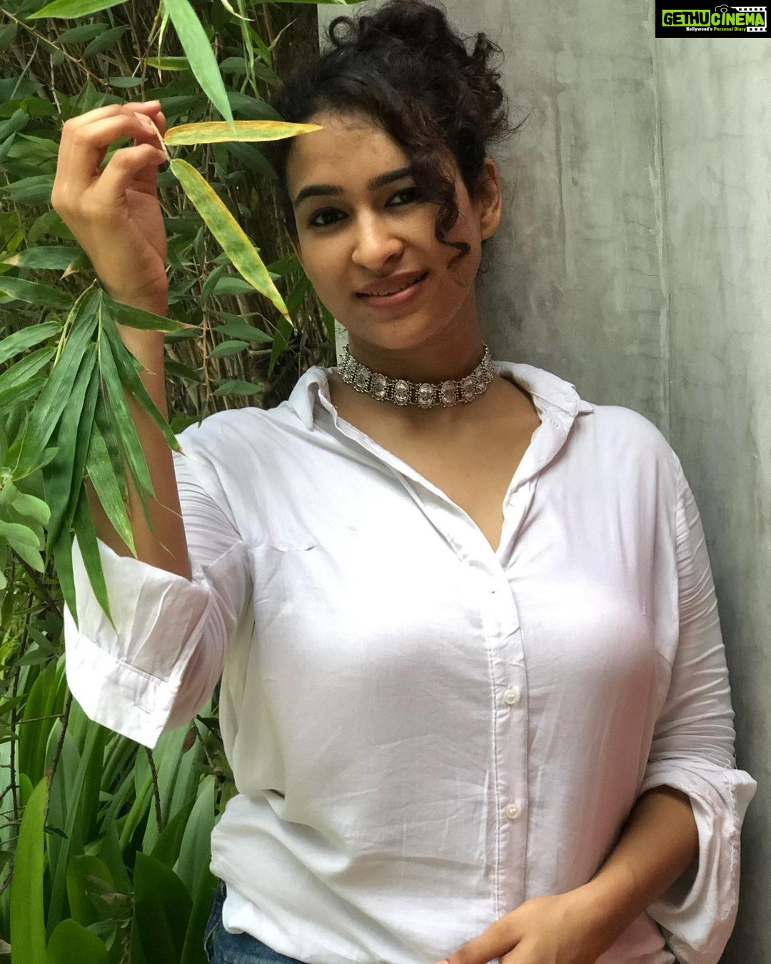 Misha Ghoshal Instagram - Coz #white is my new #fav 😇