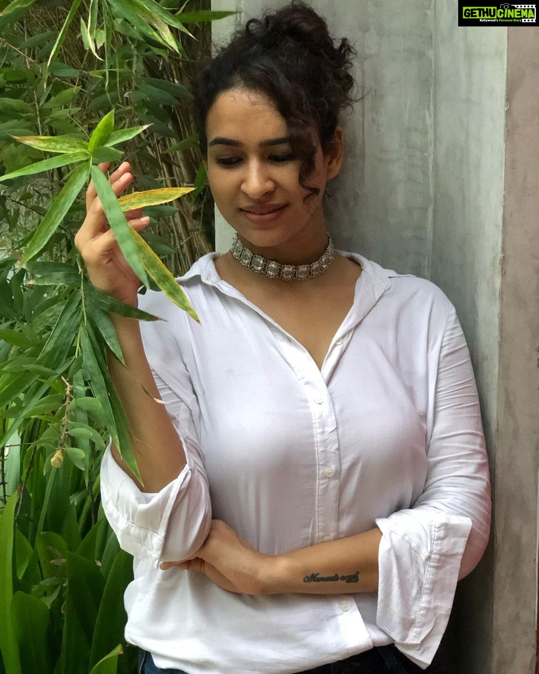Misha Ghoshal Instagram - Coz #white is my new #fav 😇