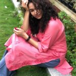 Misha Ghoshal Instagram - Lost in between space and paradise 😇 #pink #chikankurti #nature #happyme