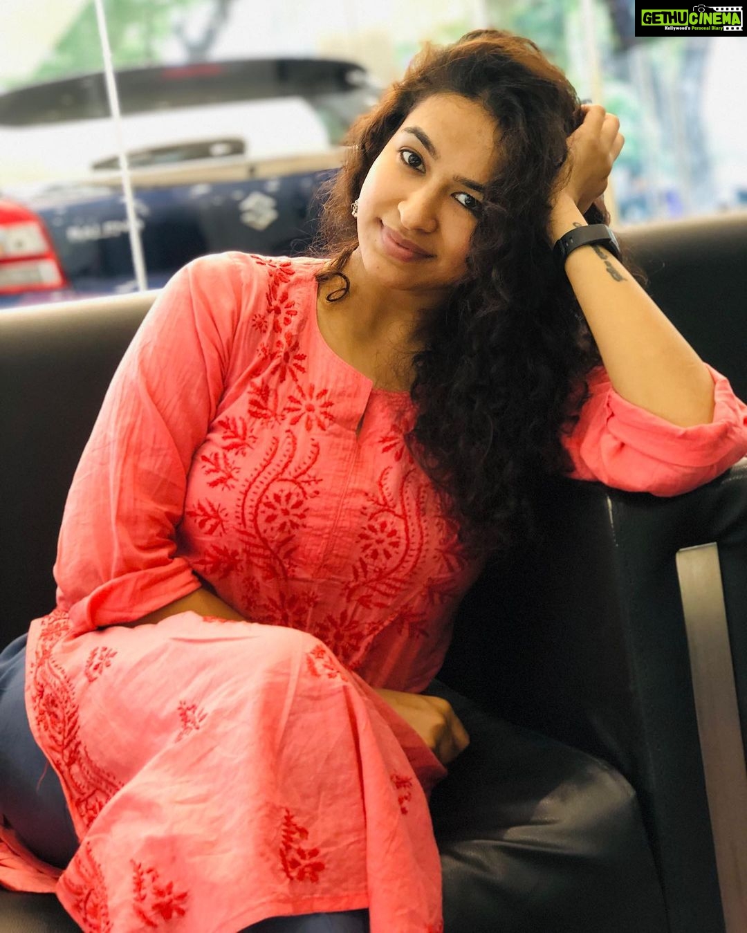 Misha Ghoshal Instagram - That boring waiting time is always best to click some pics 😁😉 #boredam #hatewaiting #timepass