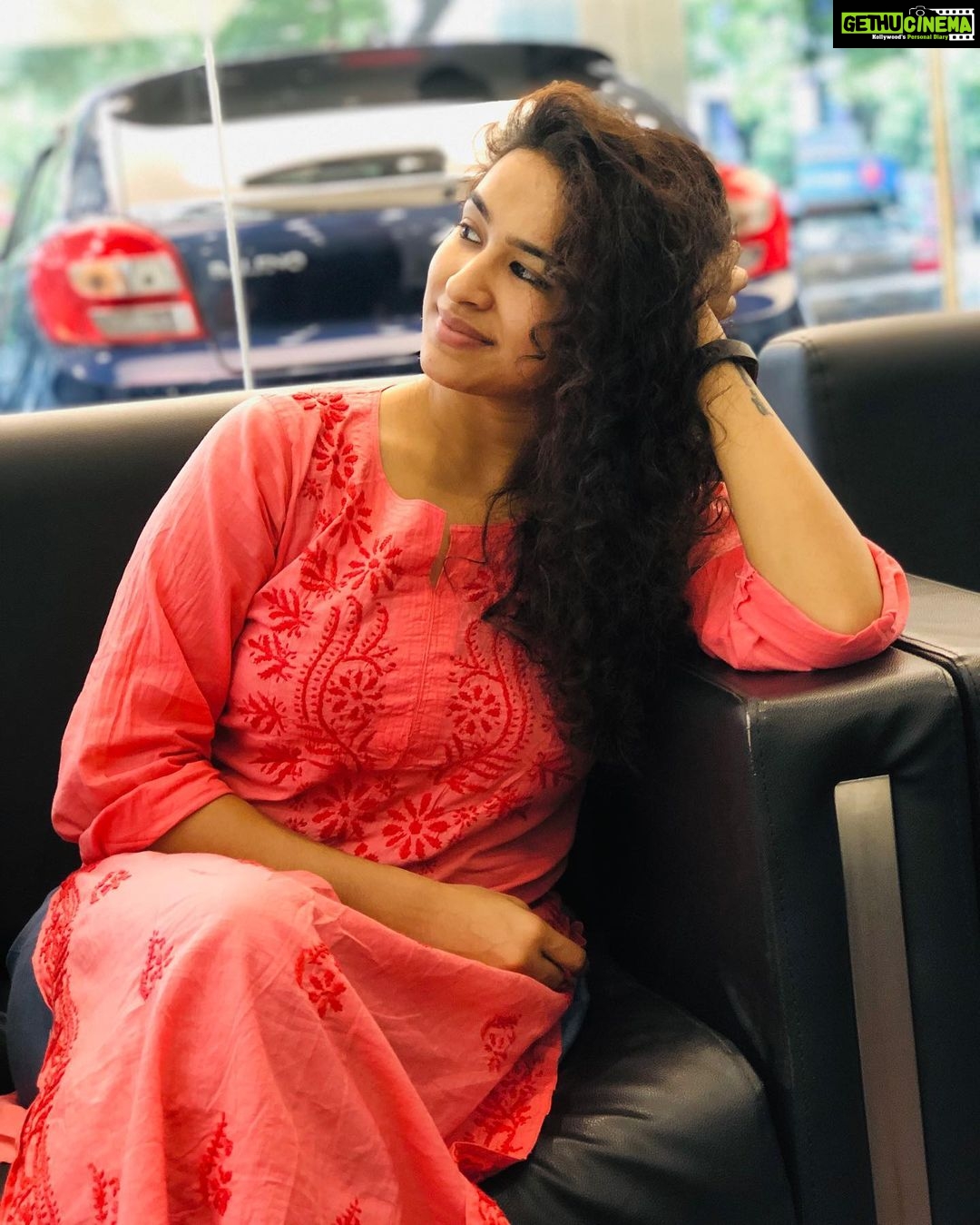 Misha Ghoshal Instagram - That boring waiting time is always best to click some pics 😁😉 #boredam #hatewaiting #timepass