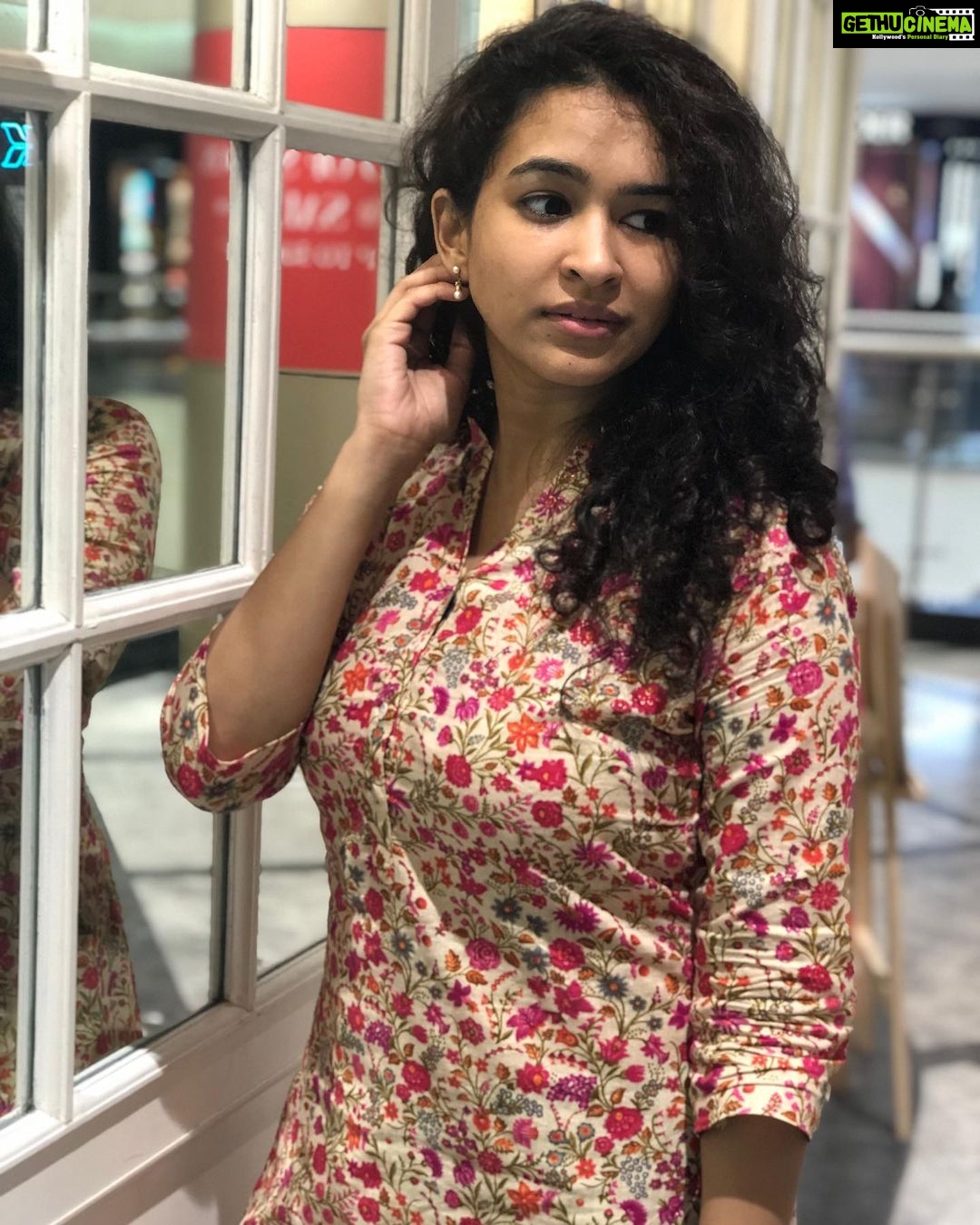 Misha Ghoshal Instagram - 🌹 #sundayvibes PC : @durgagurunadhan 🥰