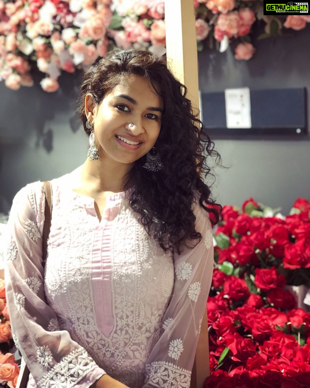 Misha Ghoshal Instagram - Roses are red, my Kurti is pink; Who cares about colors? Just like my pic. #ethnicwear