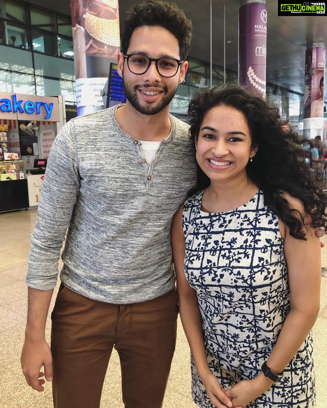 Misha Ghoshal Instagram - Look whom v met 😍 yayyyy #fangirl loved ur performance in #gullyboy @siddhantchaturvedi