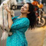 Misha Ghoshal Instagram – Got distracted by this cutie during a Photoshoot… but just look at her 😍 how could i resist myself from playing with this 1 ❤️
PC: @nirpadam