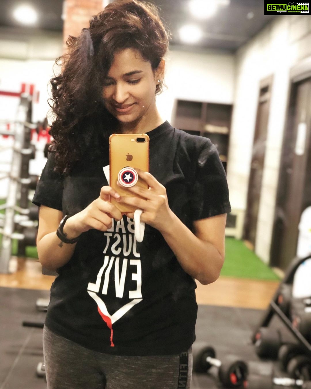 Misha Ghoshal Instagram - #gymlife post workout time pass 😂
