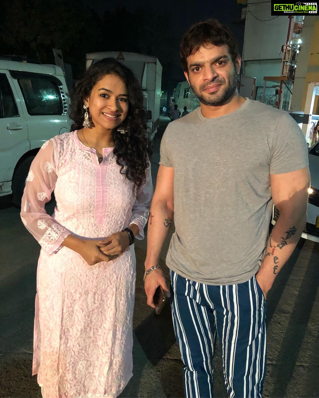 Misha Ghoshal Instagram - With my dad’s fav actor @karan9198 #yehhaimohabbatein 😁