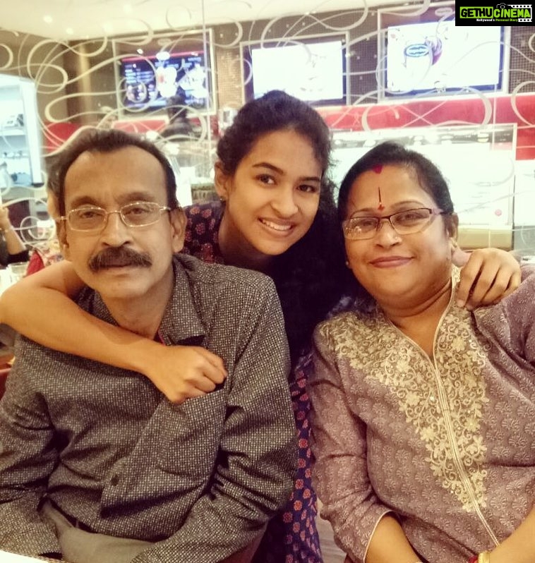 Misha Ghoshal Instagram - With my 2 cuties 😍 #bestfrnz #favppl #lovelies #reasonstolive #happiness #life #uncondotionallove ❤️