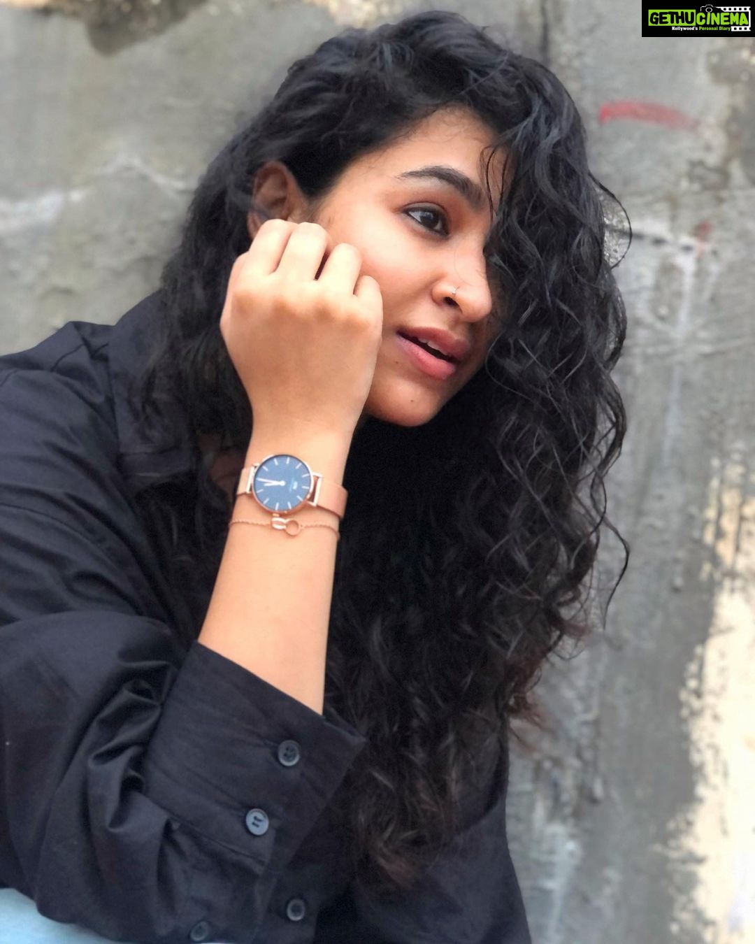 Misha Ghoshal Instagram - Definitely a Black Friyay with @danielwellington 🖤 Get up to 50% off on your favourite #danielwellington products, also, don't miss out on their 48h deals! Use my code DWMEESHA to get an additional 15% on your purchase. Hurry! Offer valid till stock lasts! #ad
