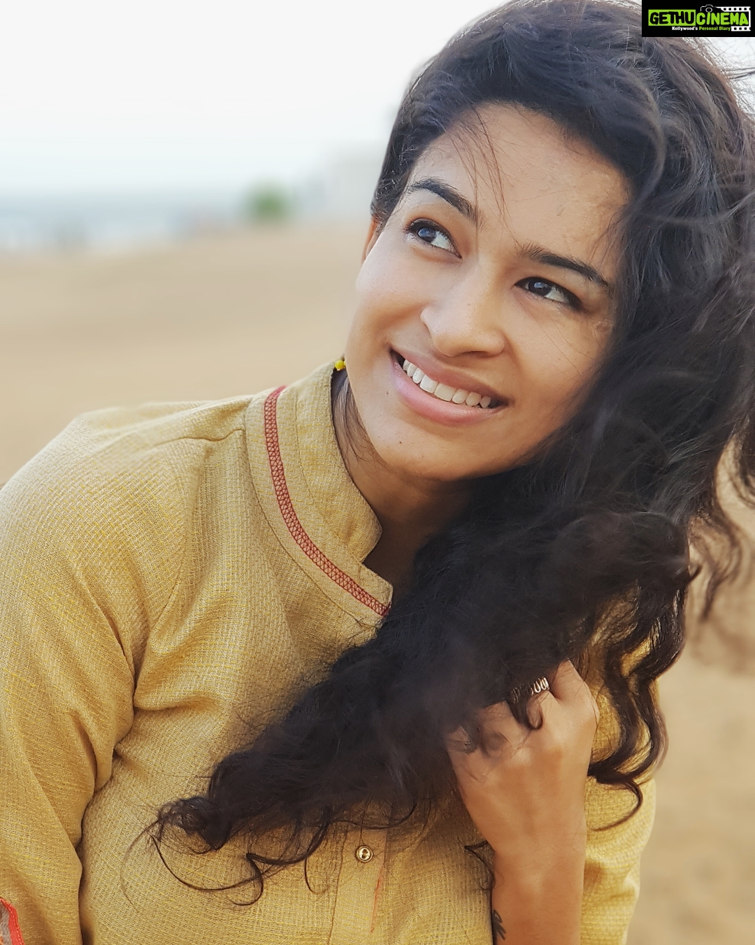 Misha Ghoshal Instagram - Coz i like it when my hair flyyyyysssss 😁😁😁