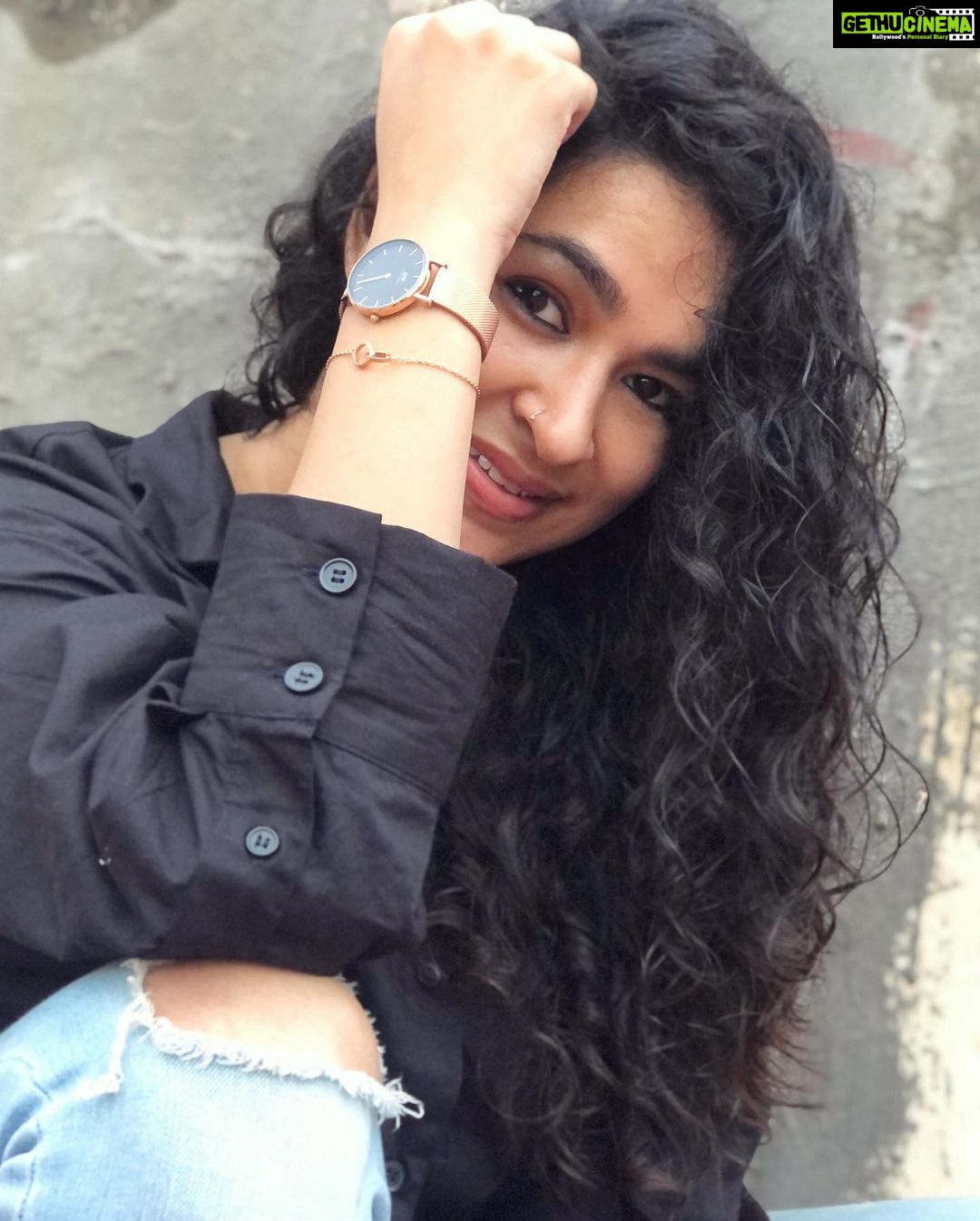 Misha Ghoshal Instagram - Definitely a Black Friyay with @danielwellington 🖤 Get up to 50% off on your favourite #danielwellington products, also, don't miss out on their 48h deals! Use my code DWMEESHA to get an additional 15% on your purchase. Hurry! Offer valid till stock lasts! #ad