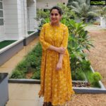 Miya George Instagram – Recently came across momscradle. Easy-to-use cotton comfortable dresses for nursing mothers. Fashionable too. Thank you @momzcradle for the lovely dresses