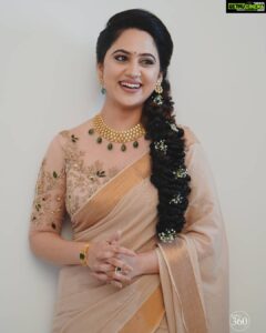 Miya George Instagram - Madhuramvaypu 🥰
Saree from @labelmdesigners
MUA : @jobridalmakeupstudio
Jewellery: @sangeetha916gold
Photography: @studio360byplanj