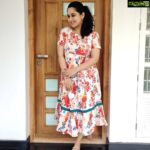 Miya George Instagram - Recently came across momscradle. Easy-to-use cotton comfortable dresses for nursing mothers. Fashionable too. Thank you @momzcradle for the lovely dresses