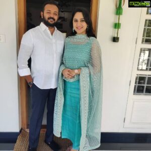 Miya George Instagram - Addicted to this person 💙
Pic courtesy: mumy😍