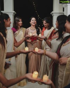 Miya George Instagram - Madhuramvaypu 🥰
Saree from @labelmdesigners
MUA : @jobridalmakeupstudio
Jewellery: @sangeetha916gold
Photography: @studio360byplanj
