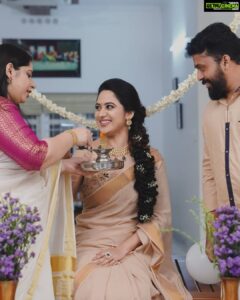 Miya George Instagram - Madhuramvaypu 🥰
Saree from @labelmdesigners
MUA : @jobridalmakeupstudio
Jewellery: @sangeetha916gold
Photography: @studio360byplanj