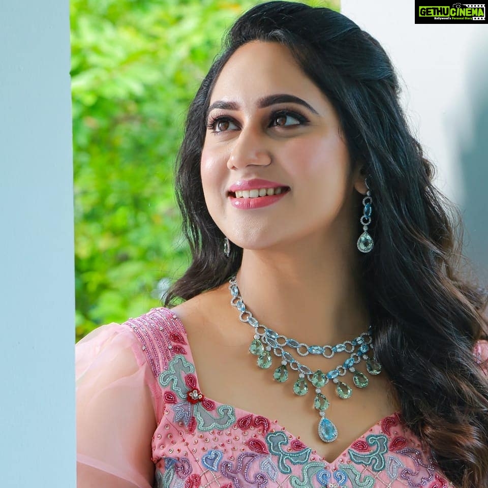 Miya George Instagram - Soo many questions regarding the jewellery I m wearing. This piece of art is inspired from Queen Victoria's Jewellery.It has Aquamarines , Green Amethysts nd diamonds. Thank u @c.j.artisanboutique for this beautiful jewellery which made my look extra beautiful 🥰🥰🥰